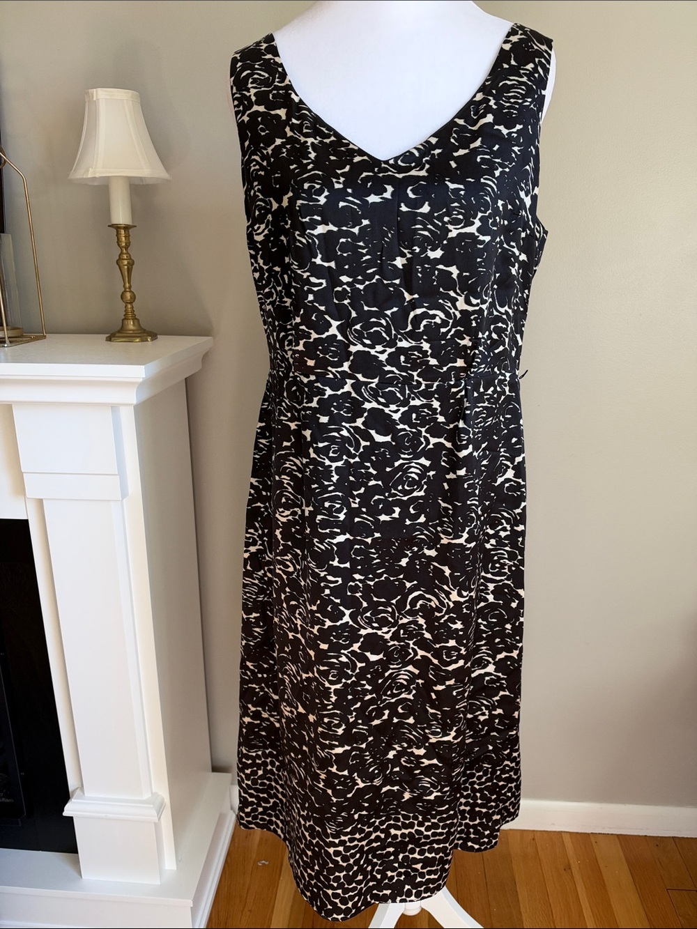 100% Silk ISDA & Co Black and White Sleeveless Dress, Sz 8